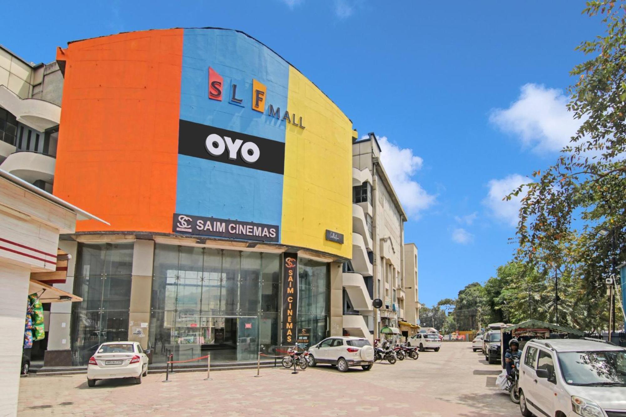 ホテル Collection O Slf Mall Sector 30 ファリーダーバード エクステリア 写真